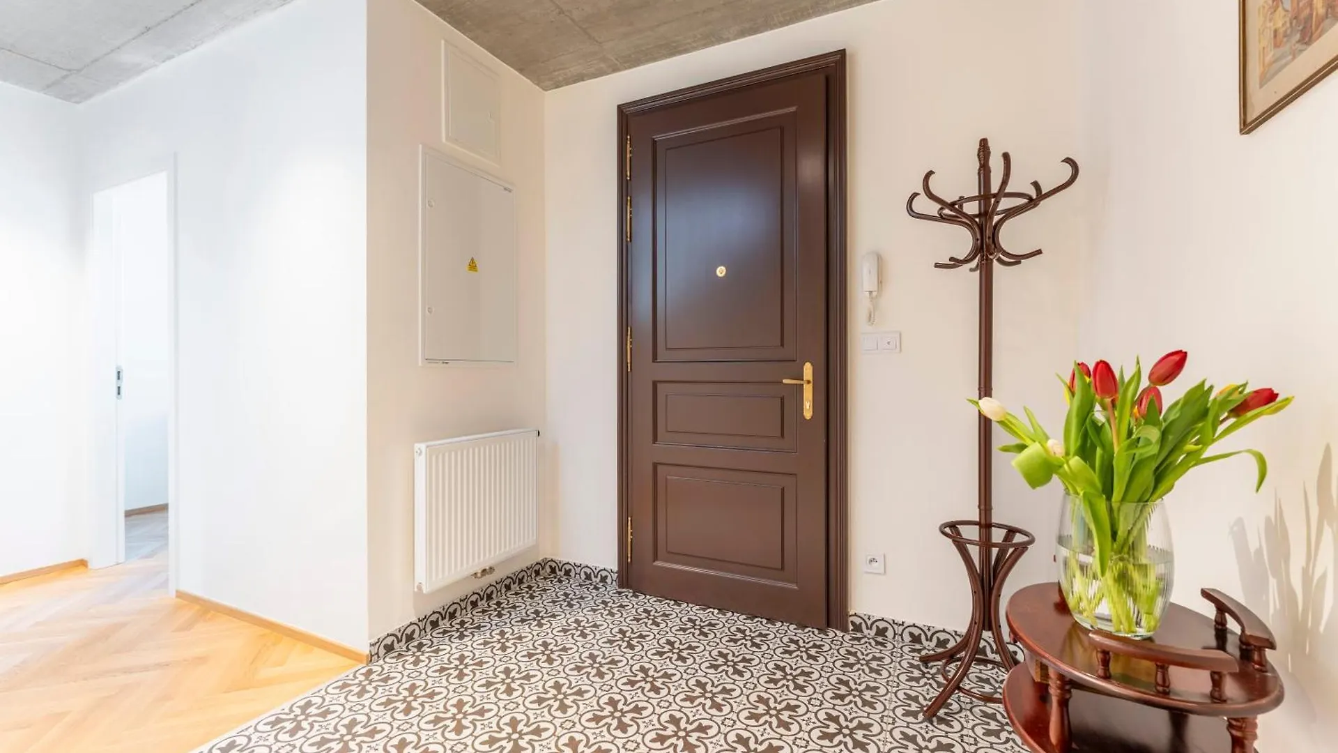 Visit Oomph Apartments Prag