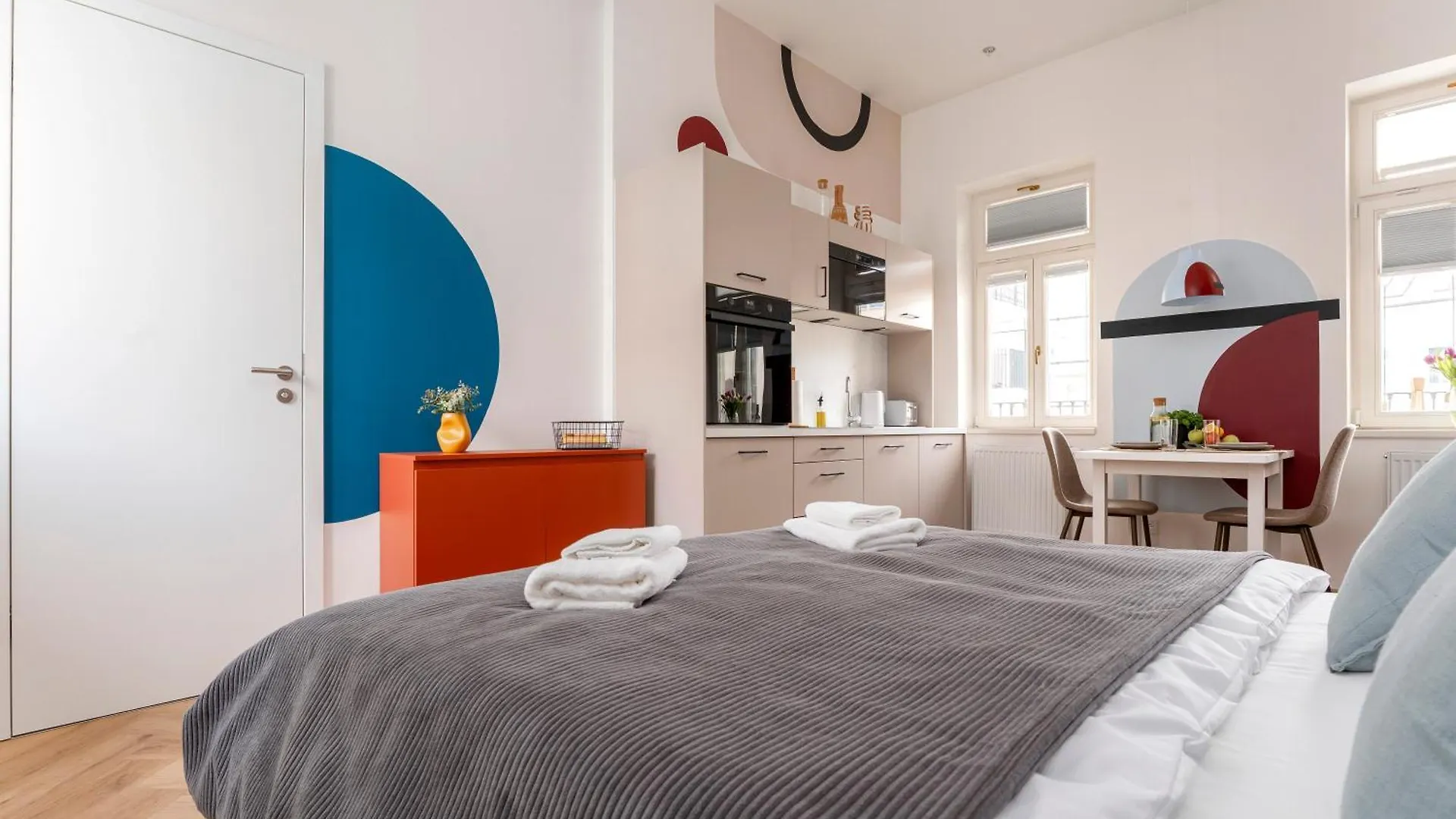 Visit Oomph Apartments Prag 0*,