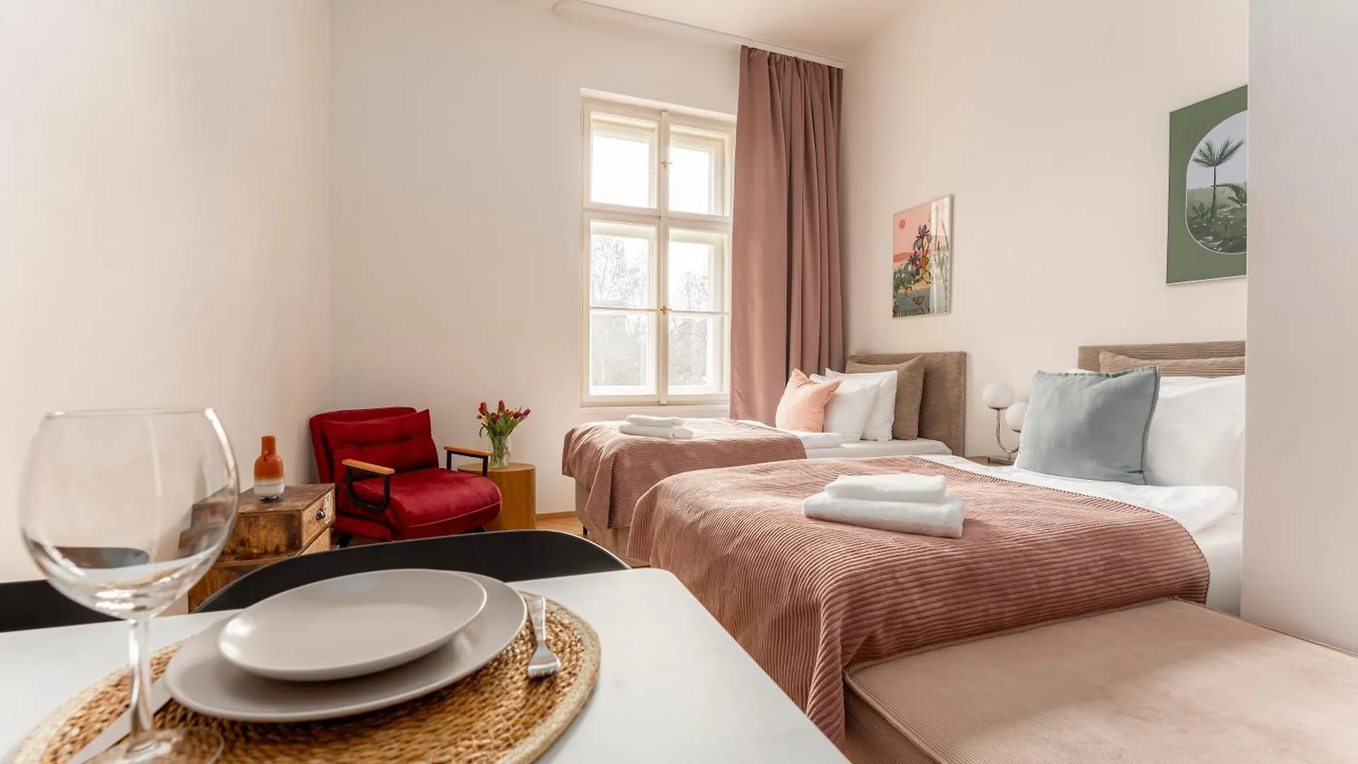Visit Oomph Apartments Prague 0*,