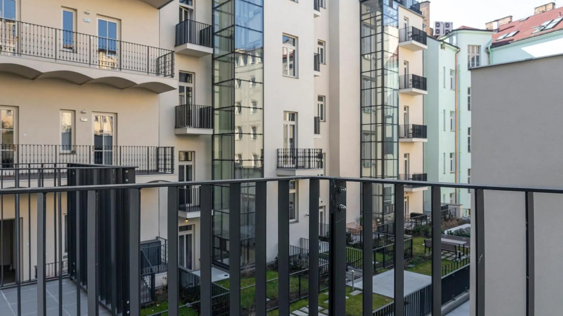 Visit Oomph Apartments Prague