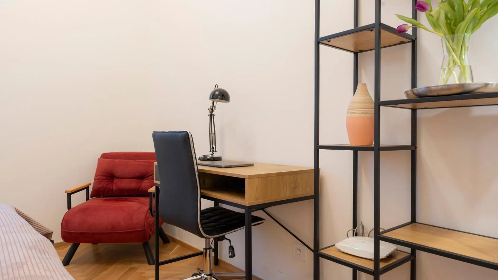 Visit Oomph Apartments Prague 0*,