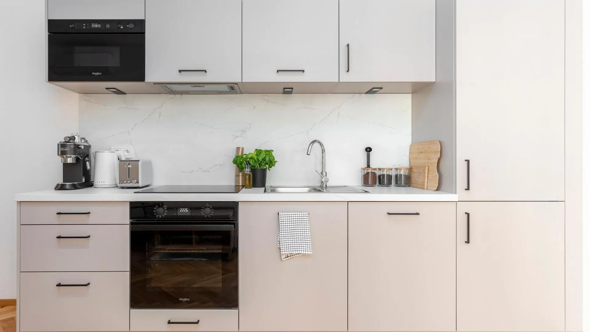 Visit Oomph Apartments Praha