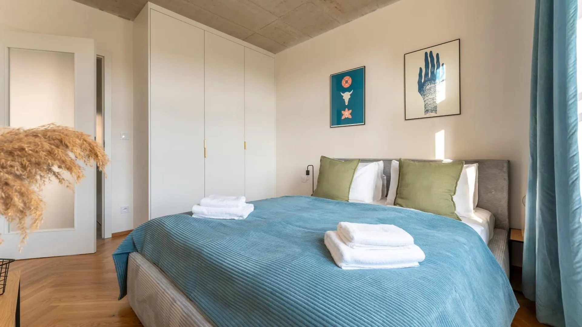 Visit Oomph Apartments Prag 0*,