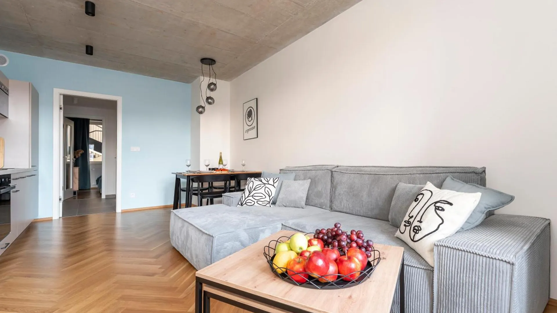 Visit Oomph Apartments Prag