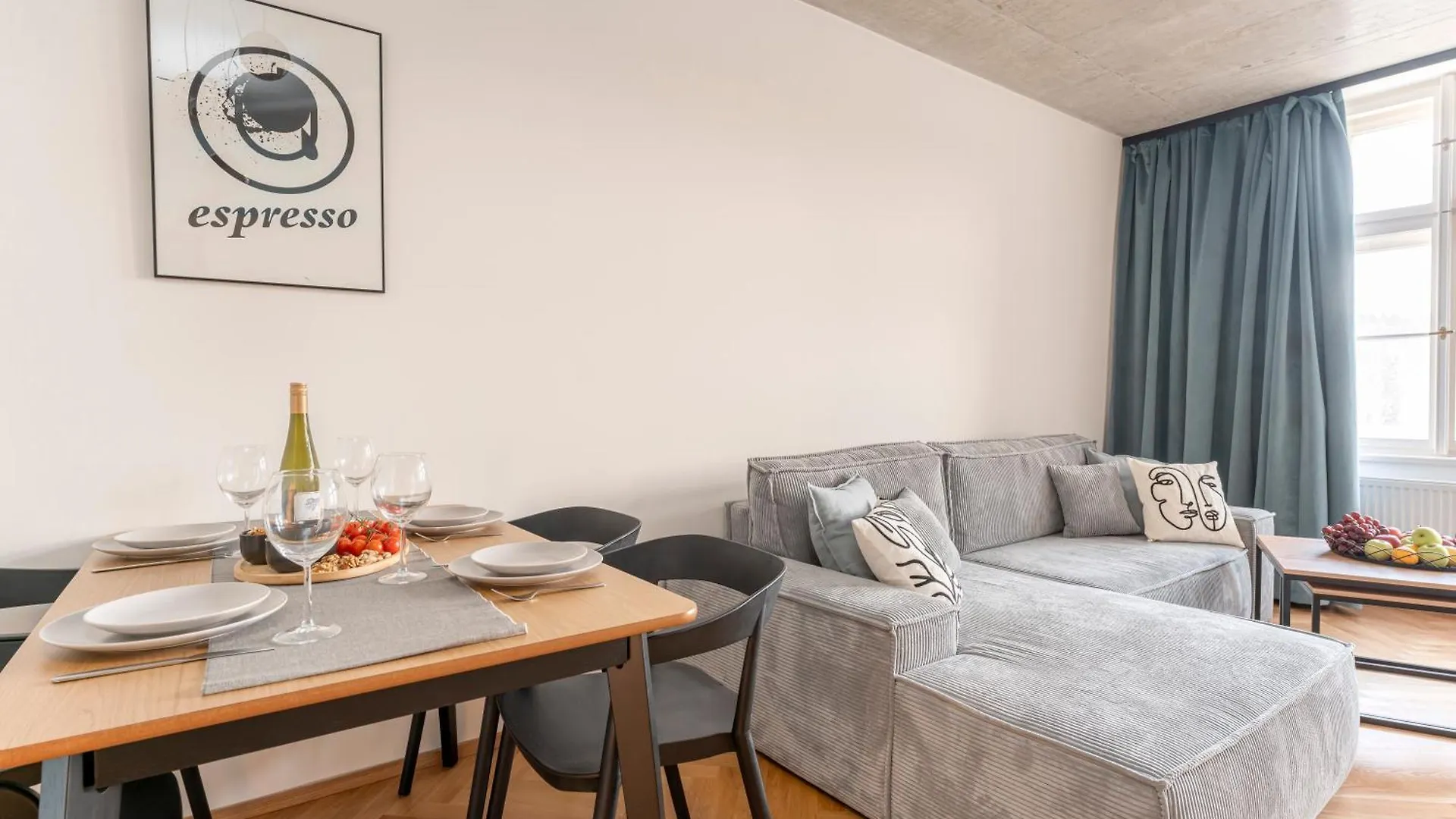 Visit Oomph Apartments Prag