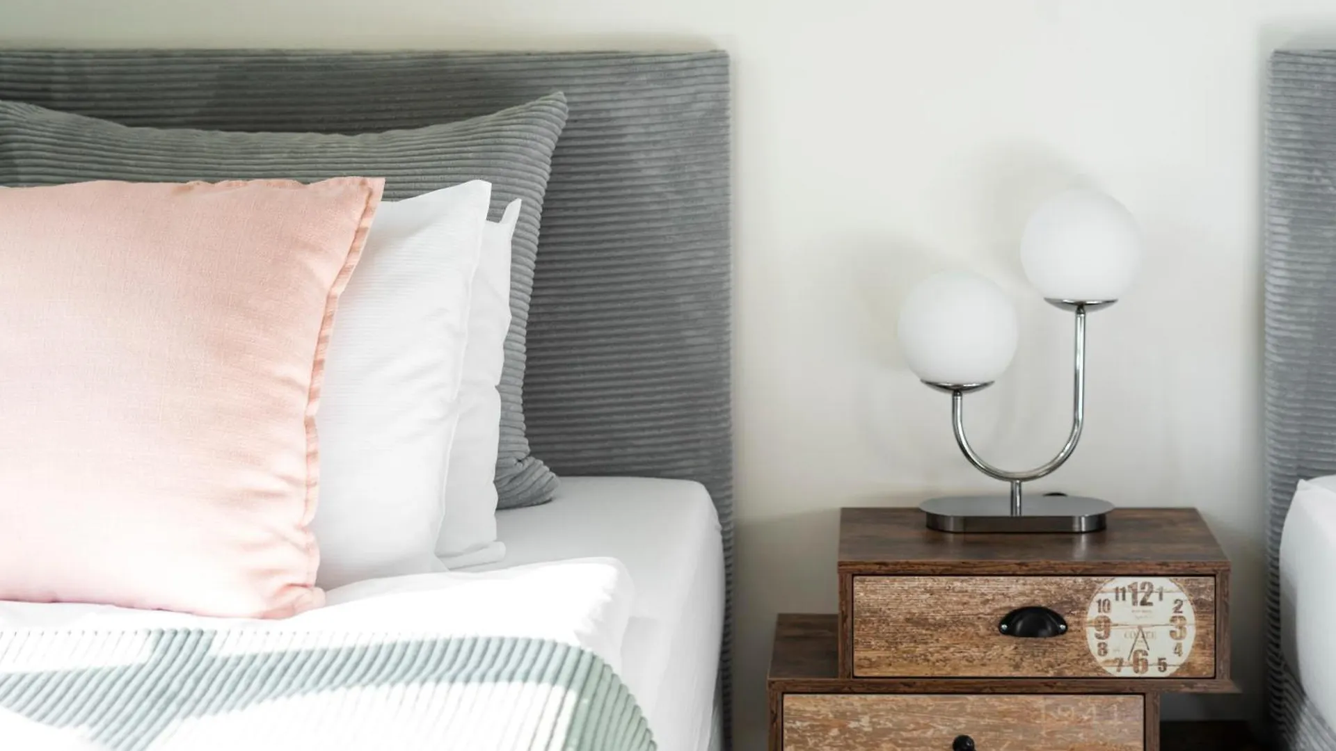 Visit Oomph Apartments Prag 0*,