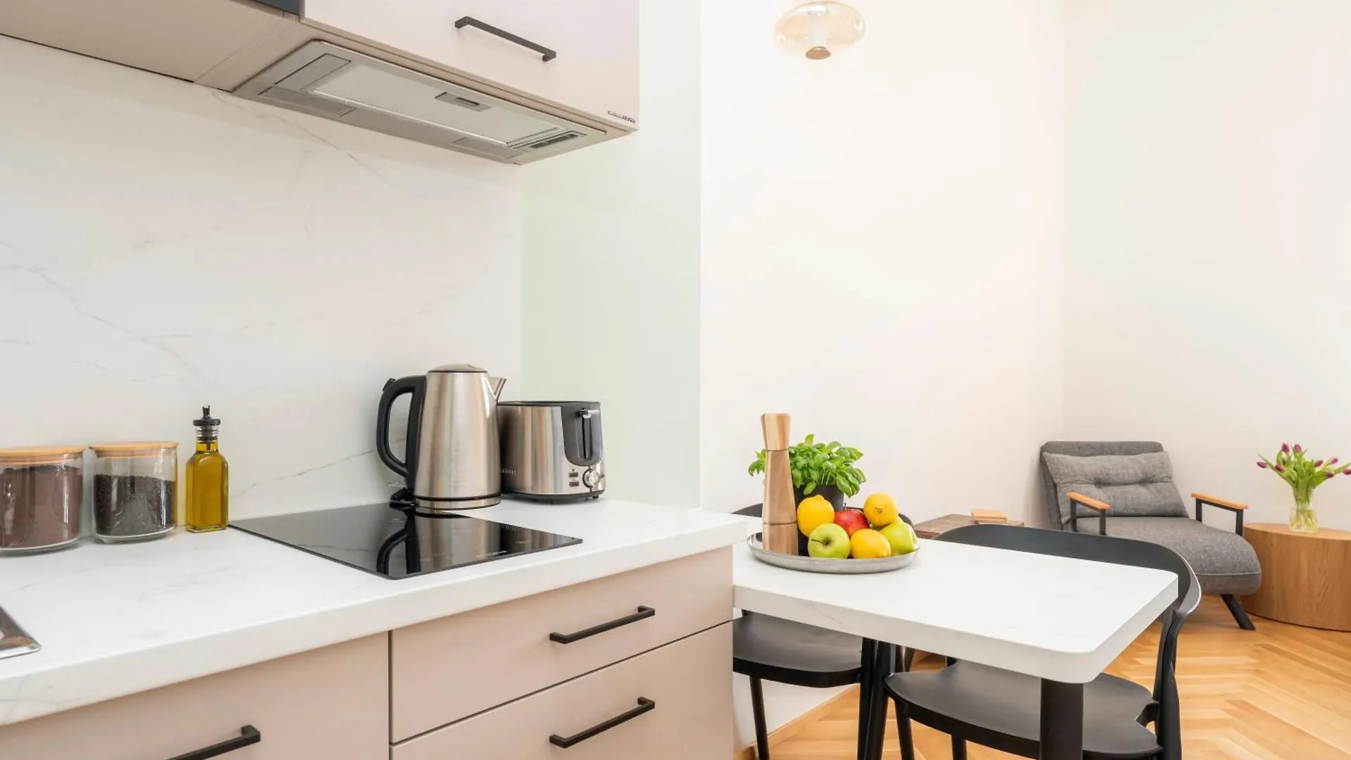 Visit Oomph Apartments Prag