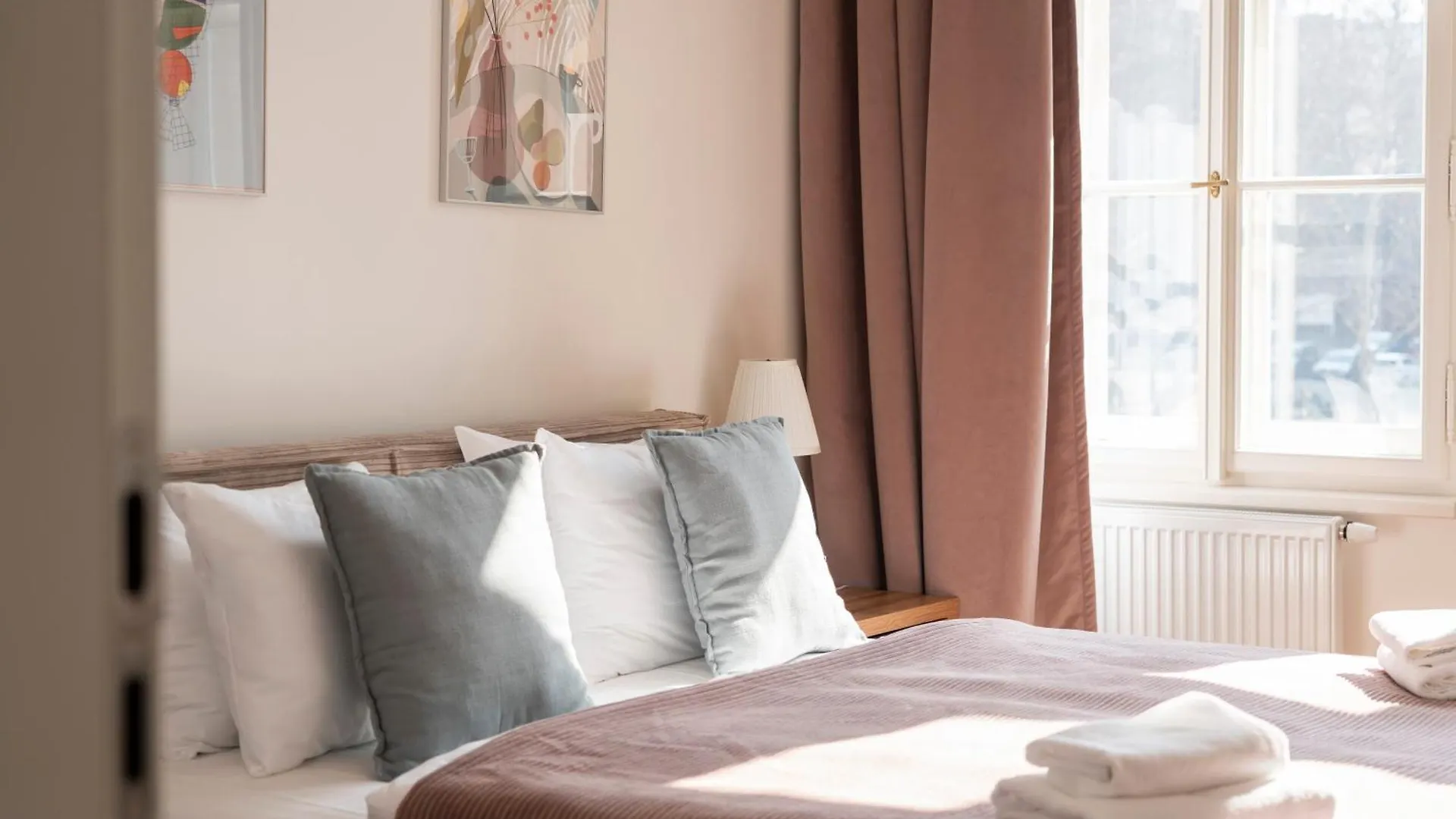 Visit Oomph Apartments Prag