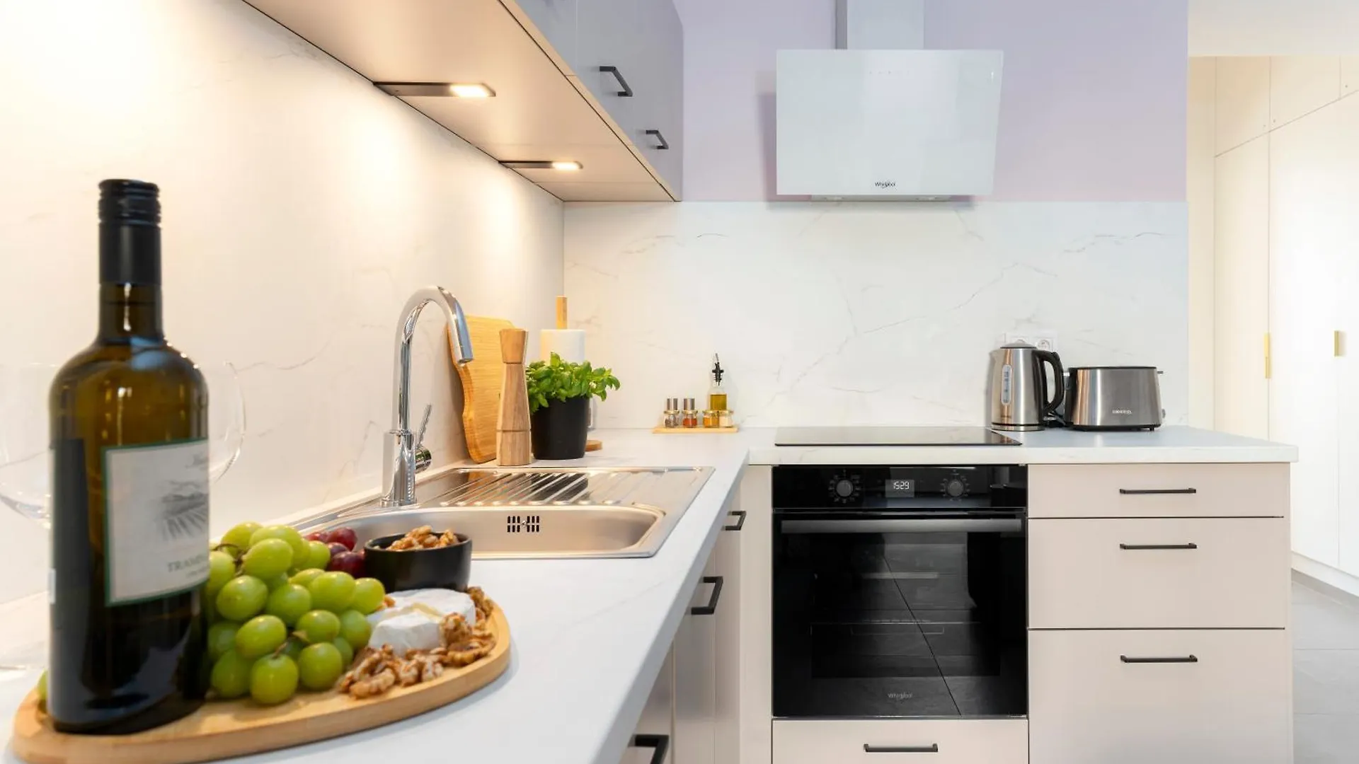 Visit Oomph Apartments Prag