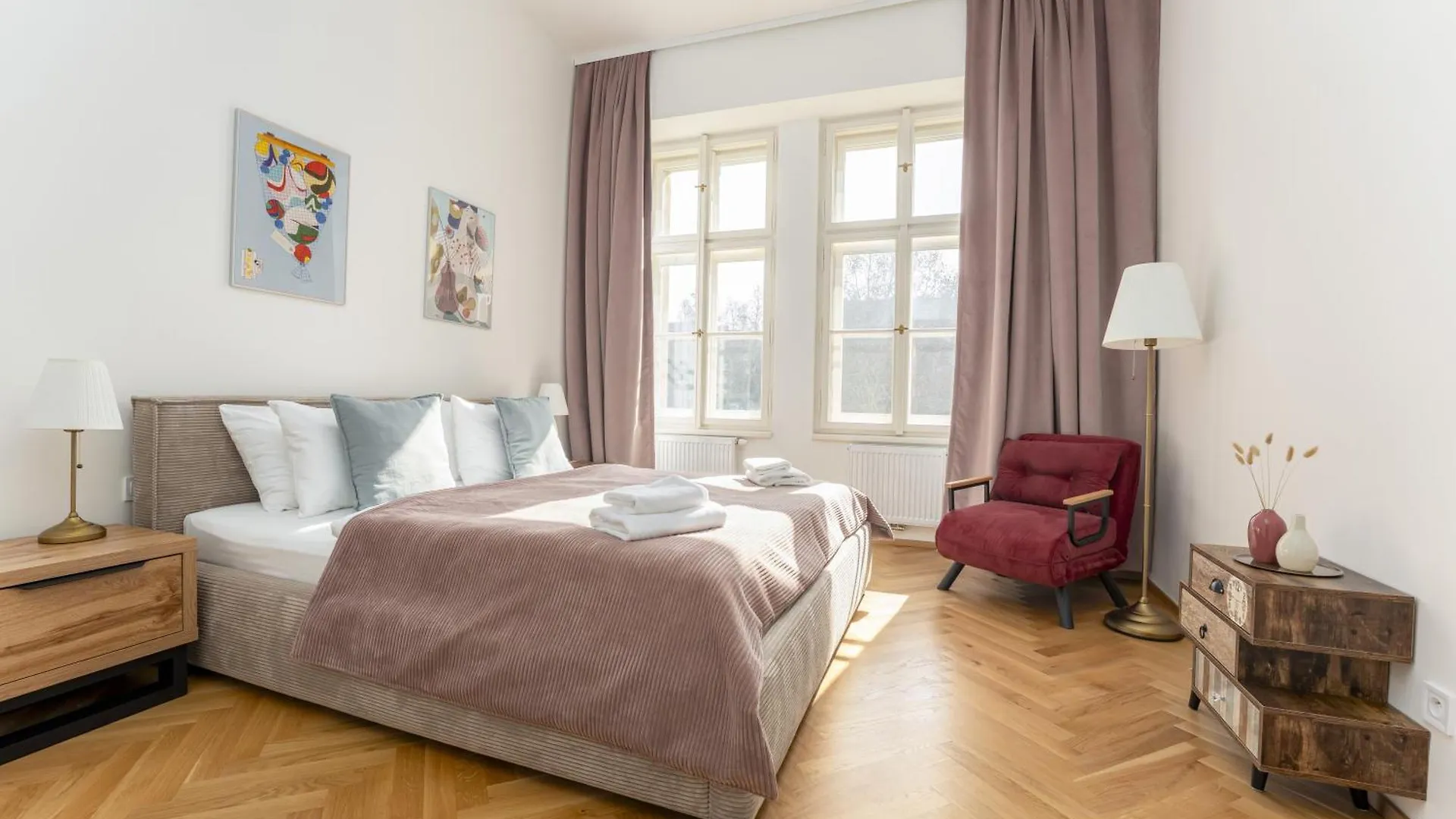 Visit Oomph Apartments Prag Çek Cumhuriyeti