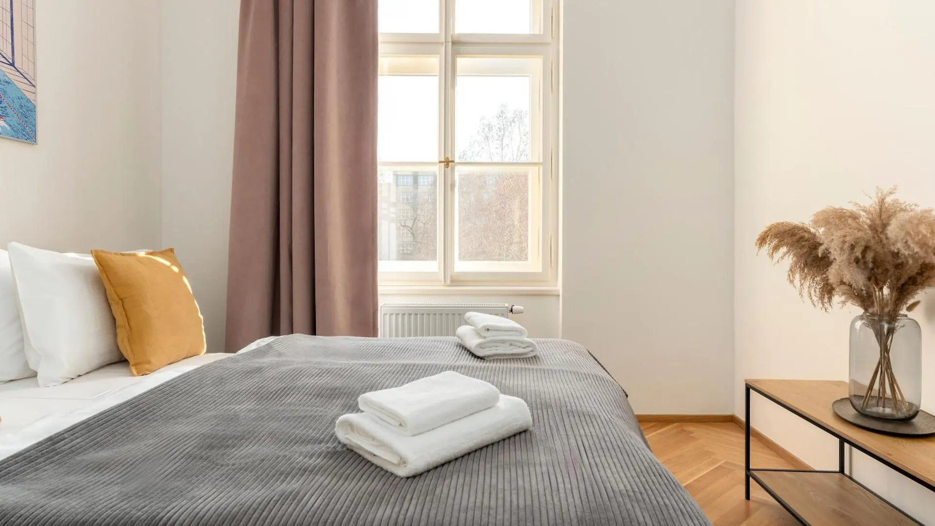 Visit Oomph Apartments Prag