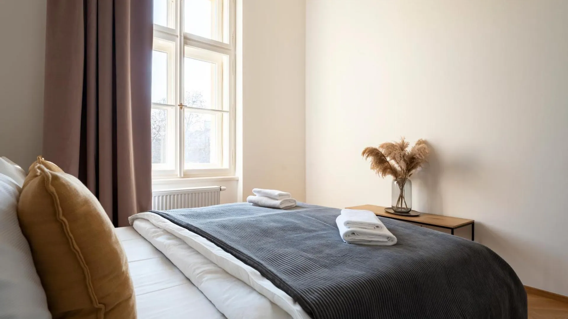Visit Oomph Apartments Prag