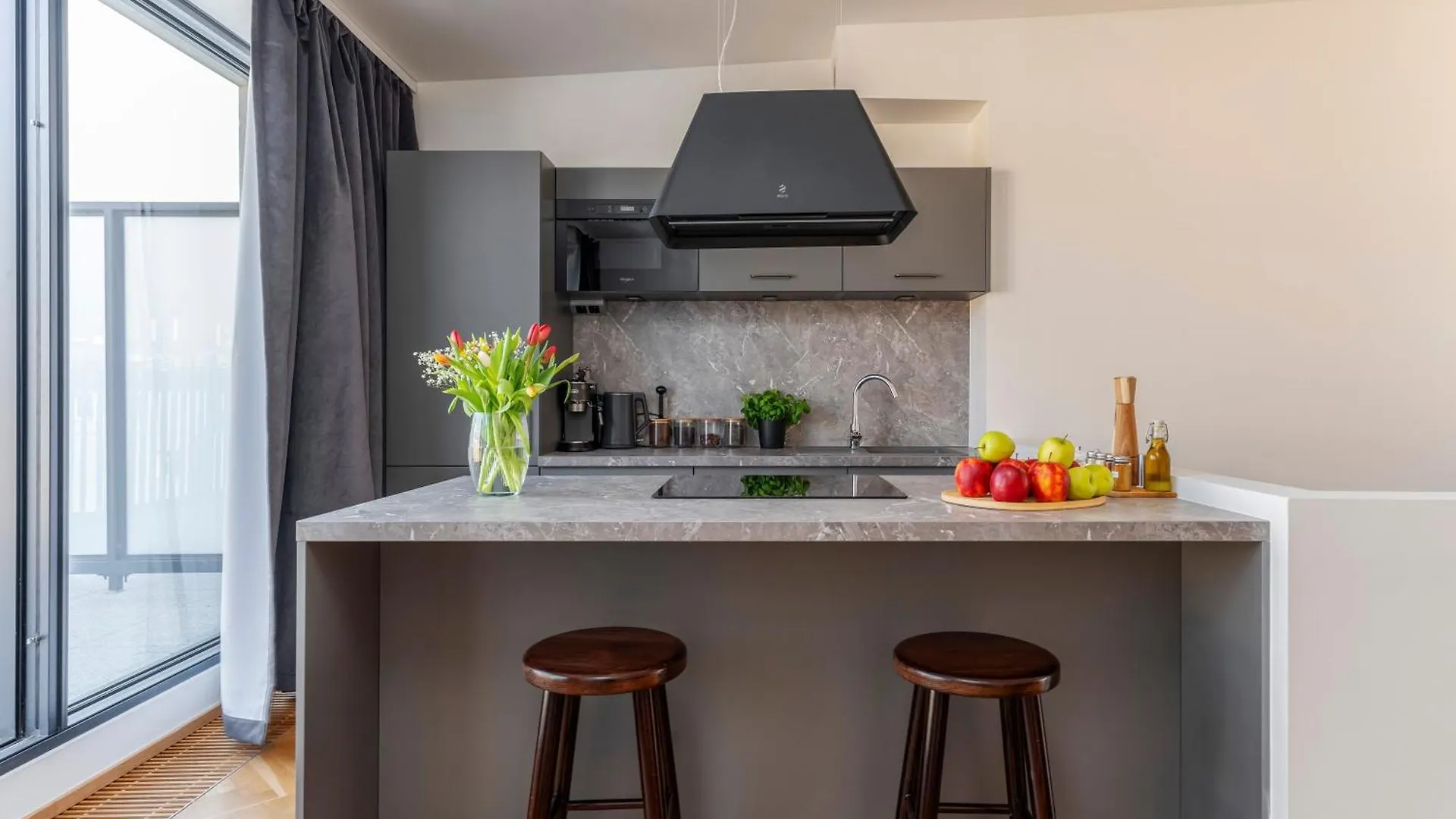 Visit Oomph Apartments Prag