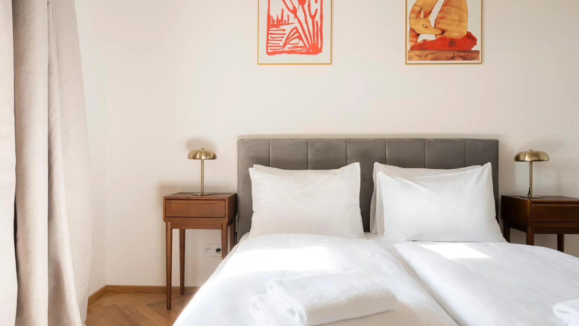 Visit Oomph Apartments Prag