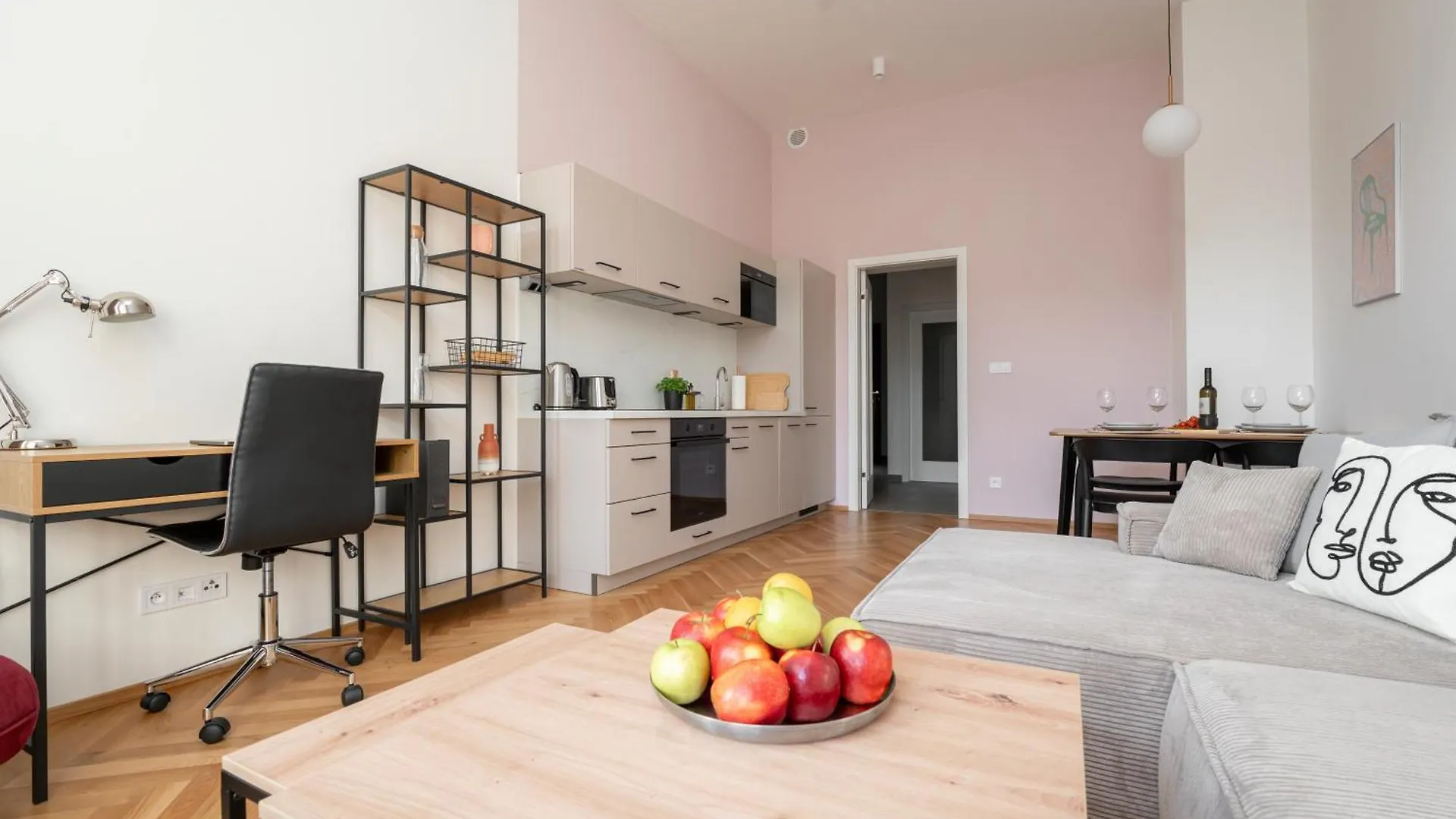 Visit Oomph Apartments Prag