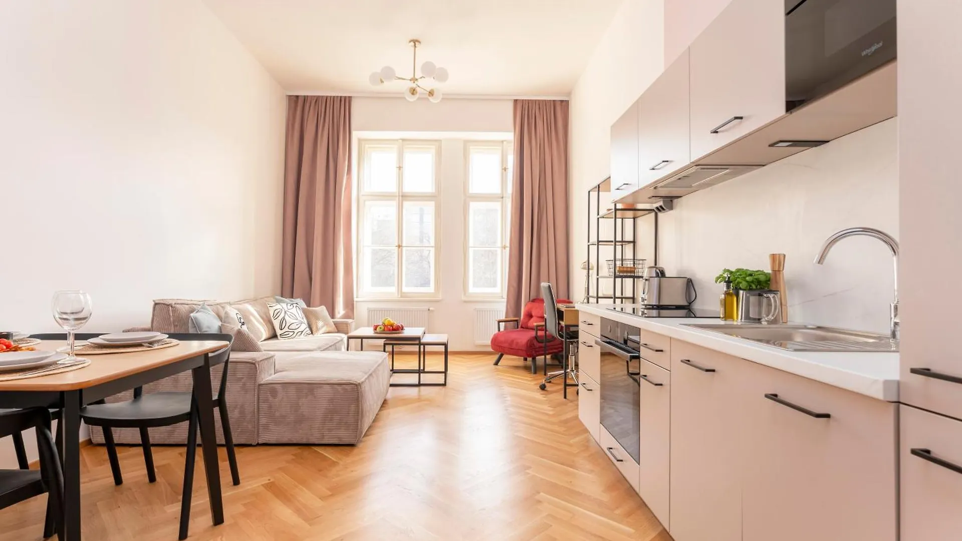 Visit Oomph Apartments Prag