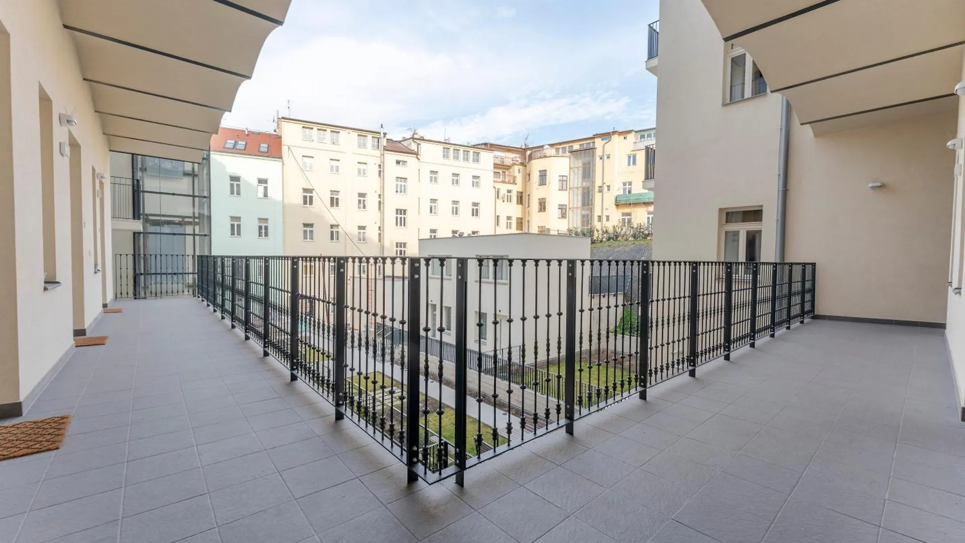 Visit Oomph Apartments Prag