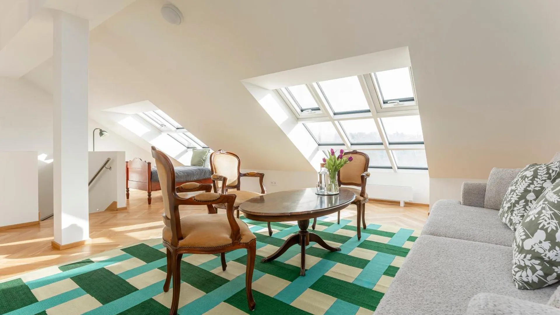Visit Oomph Apartments Prag