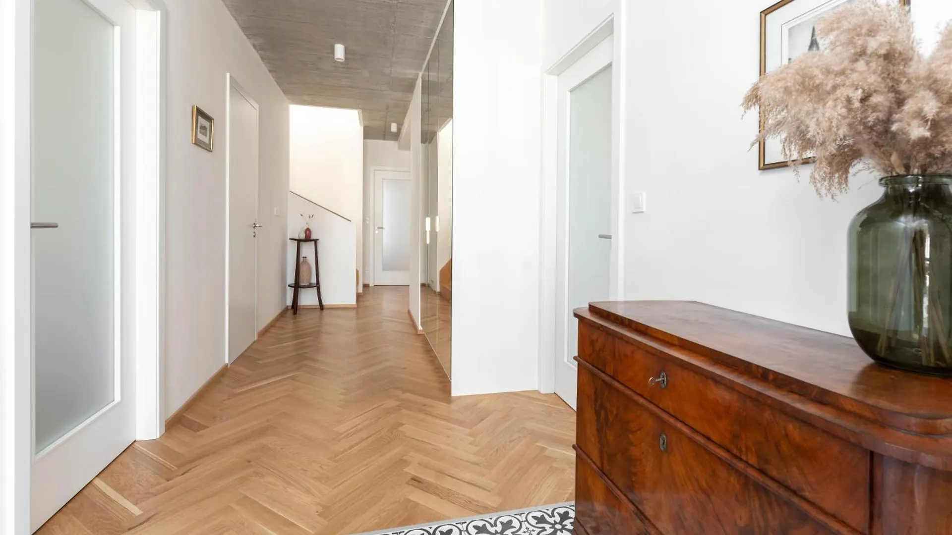 Visit Oomph Apartments Prag