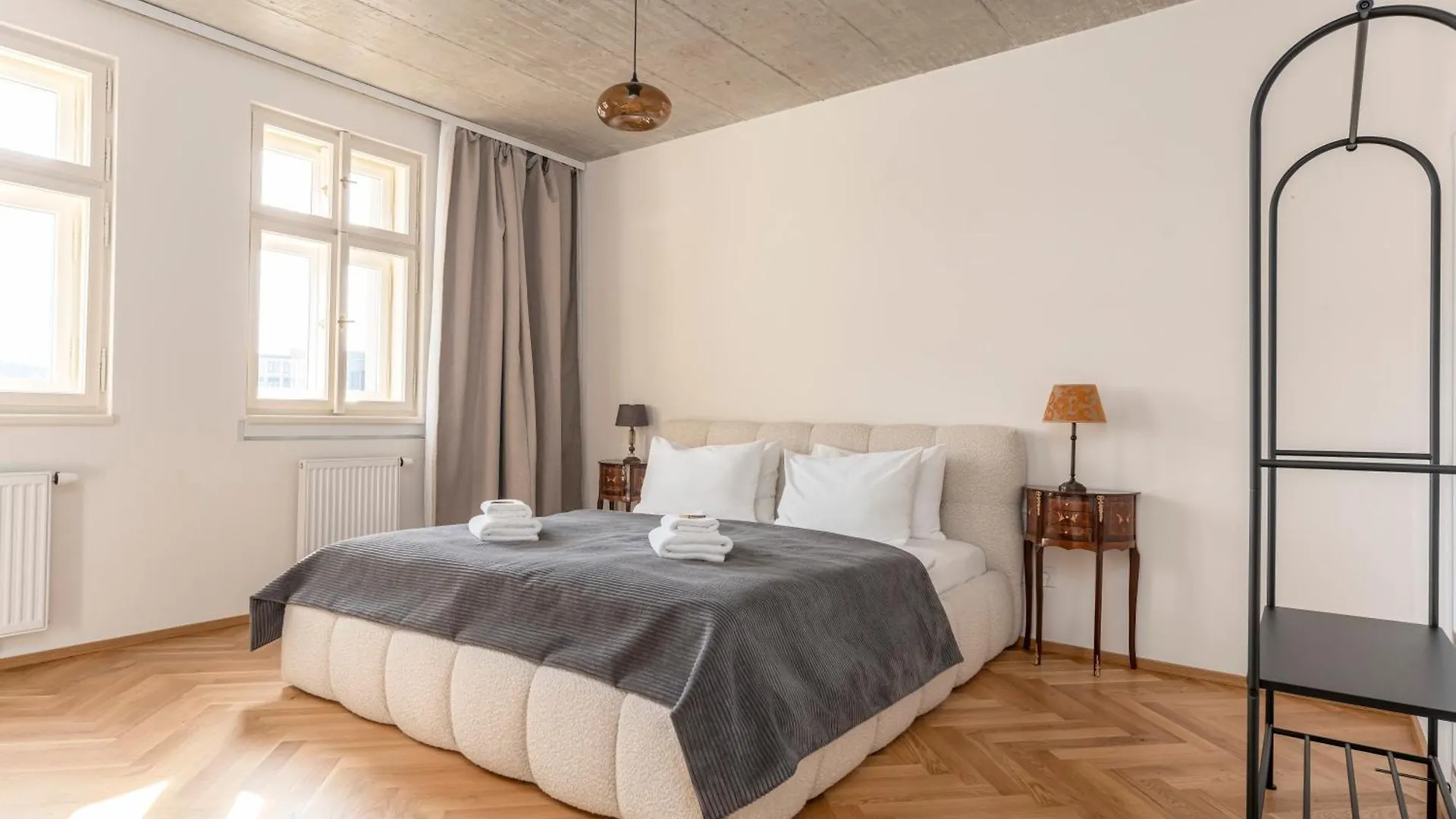 Visit Oomph Apartments Prag