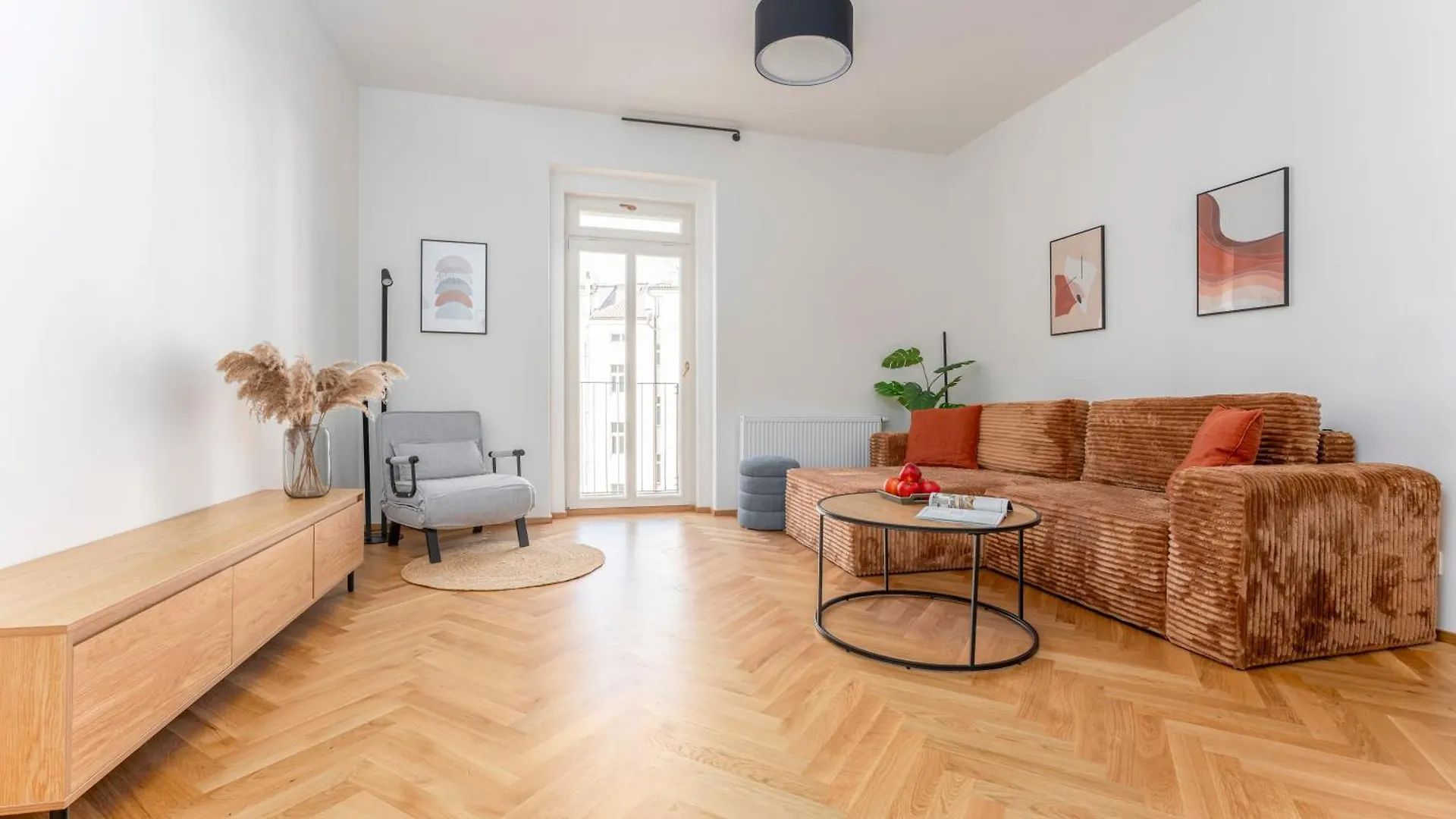 Visit Oomph Apartments Prag