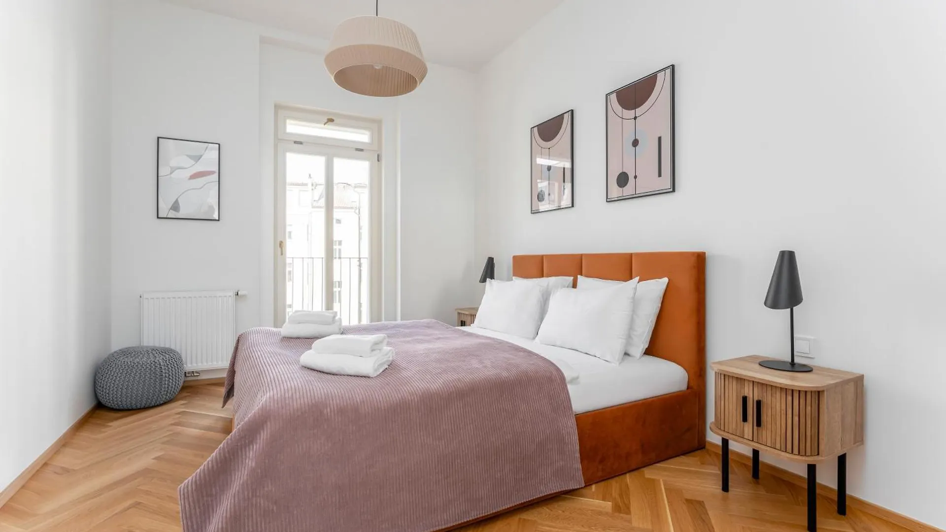 Visit Oomph Apartments Prag