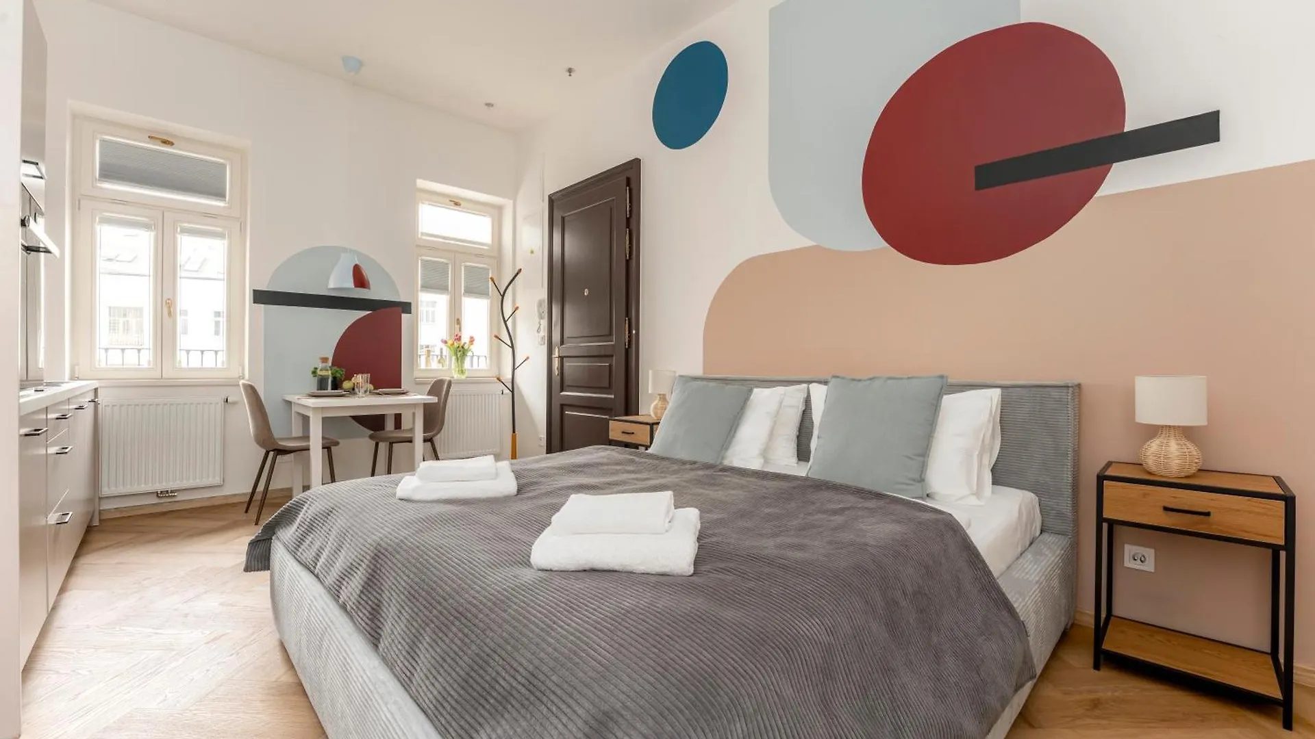 Visit Oomph Apartments Prag