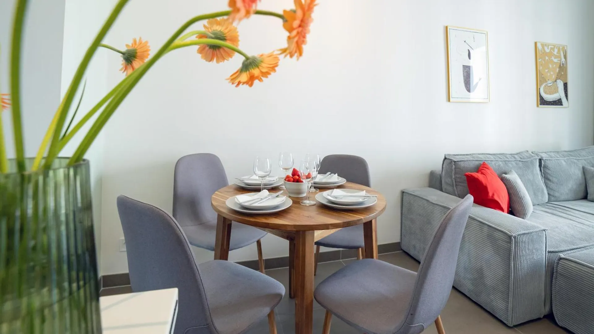 Visit Oomph Apartments Praha