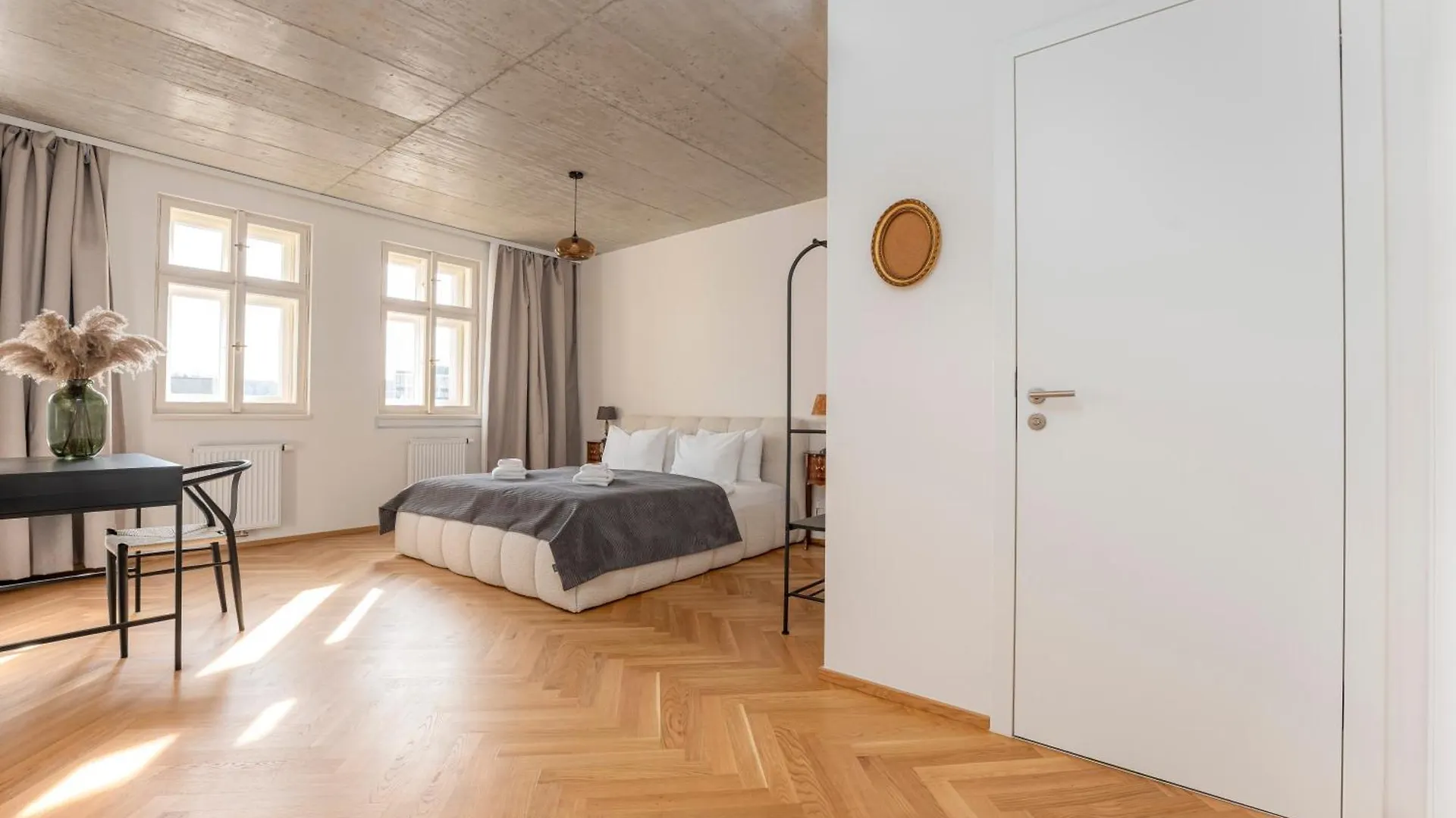 Visit Oomph Apartments Praga
