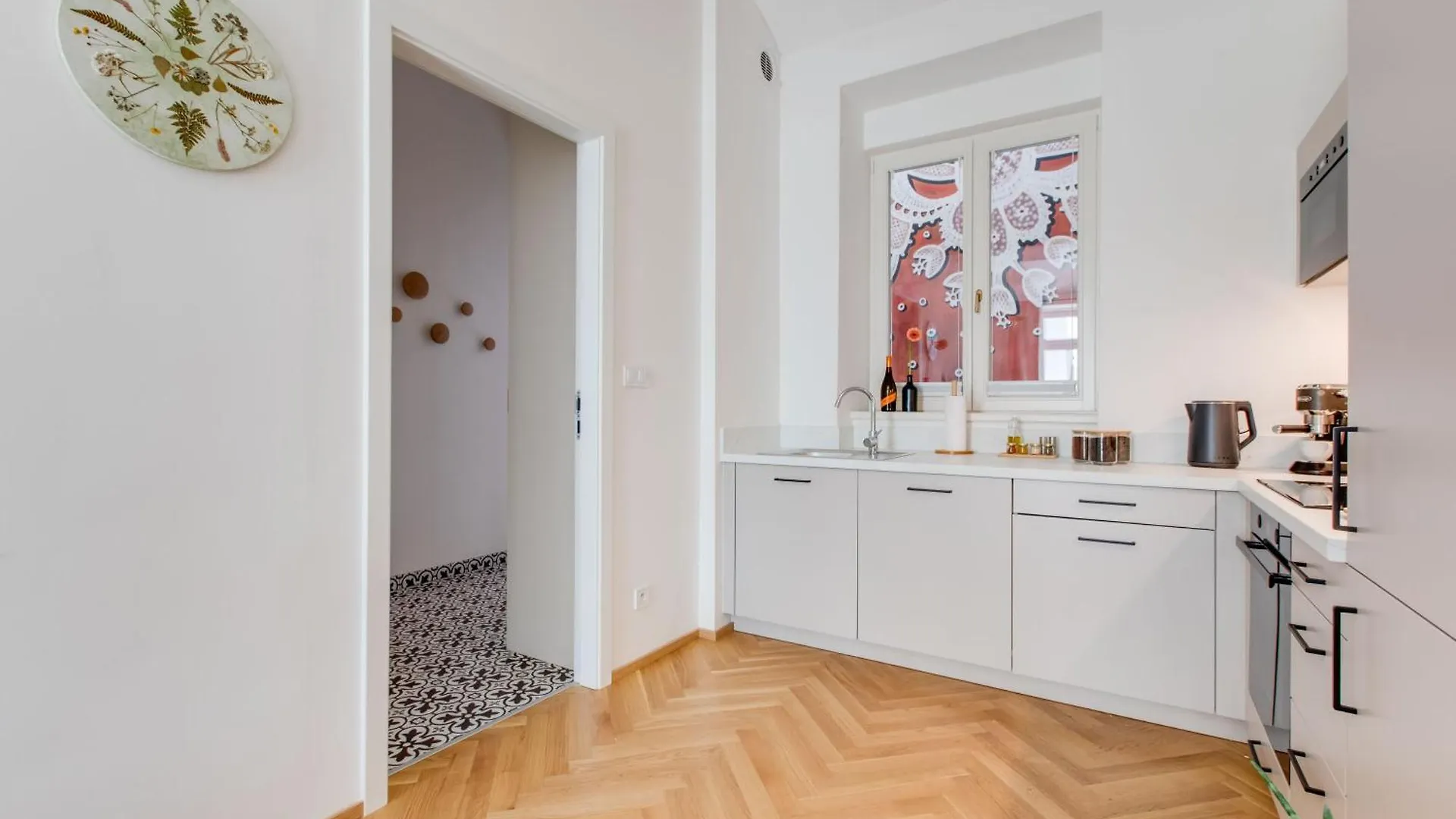 Visit Oomph Apartments Praga