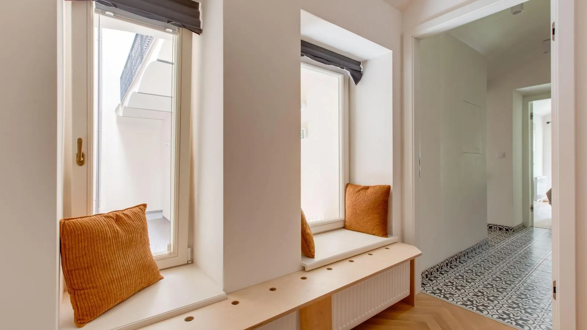 Visit Oomph Apartments Praga