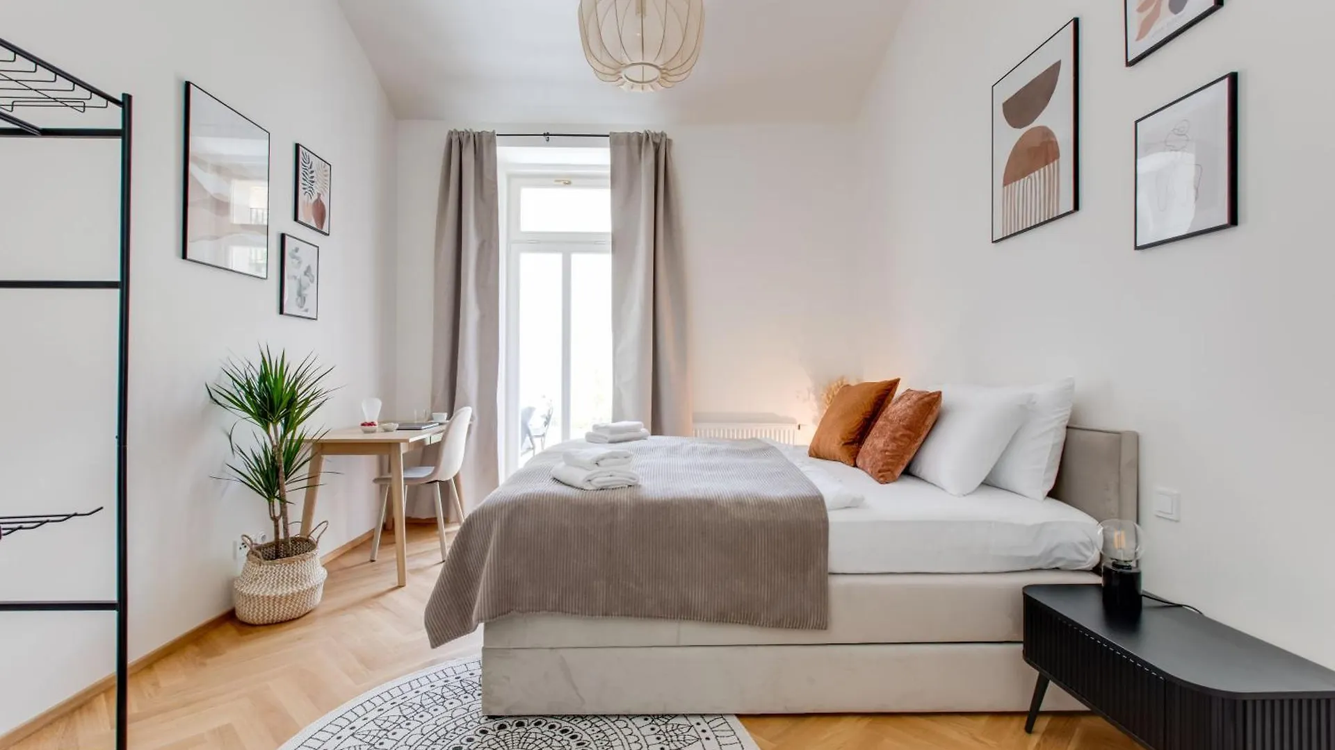 Visit Oomph Apartments Praga