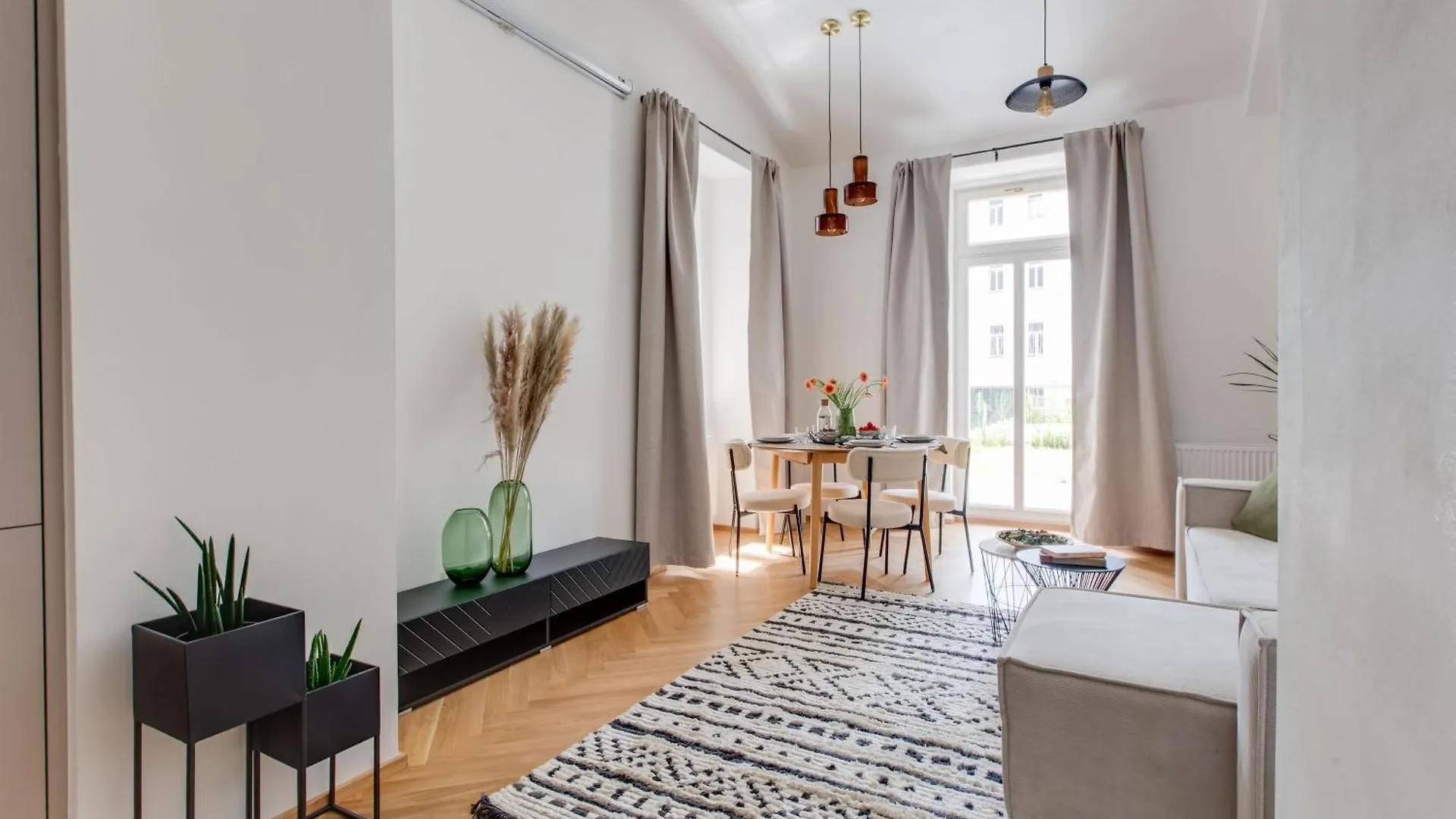 Visit Oomph Apartments Praga