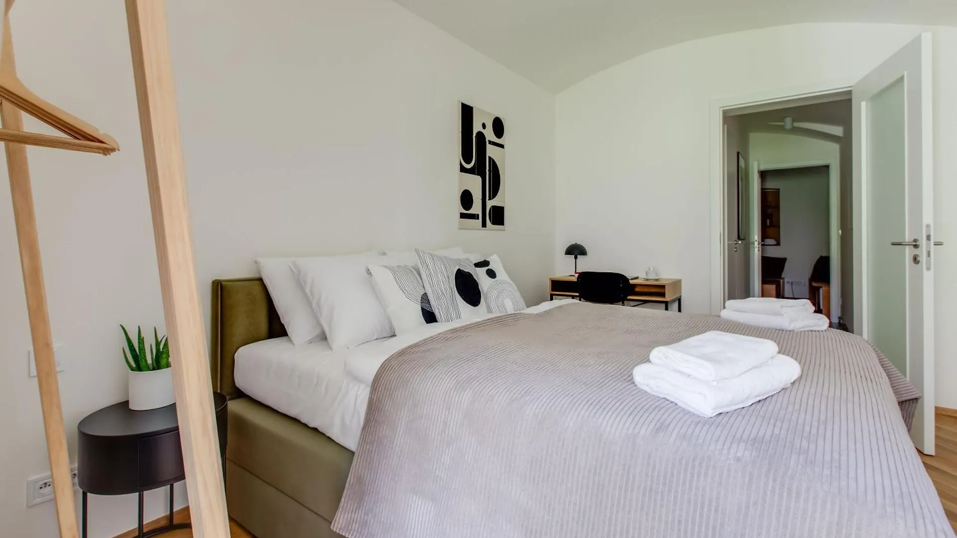Visit Oomph Apartments Praga República Checa