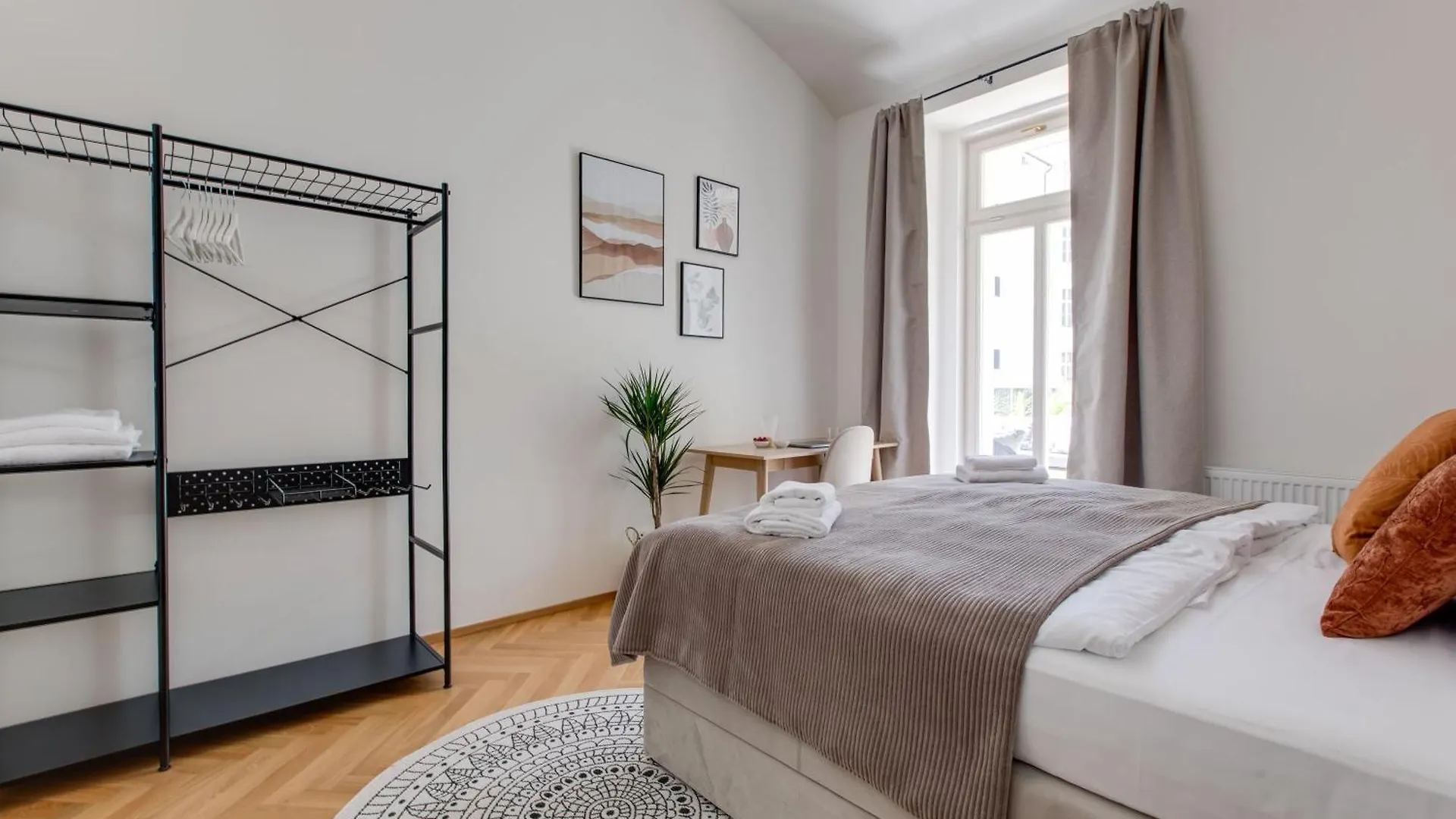 Visit Oomph Apartments Praga 0*,