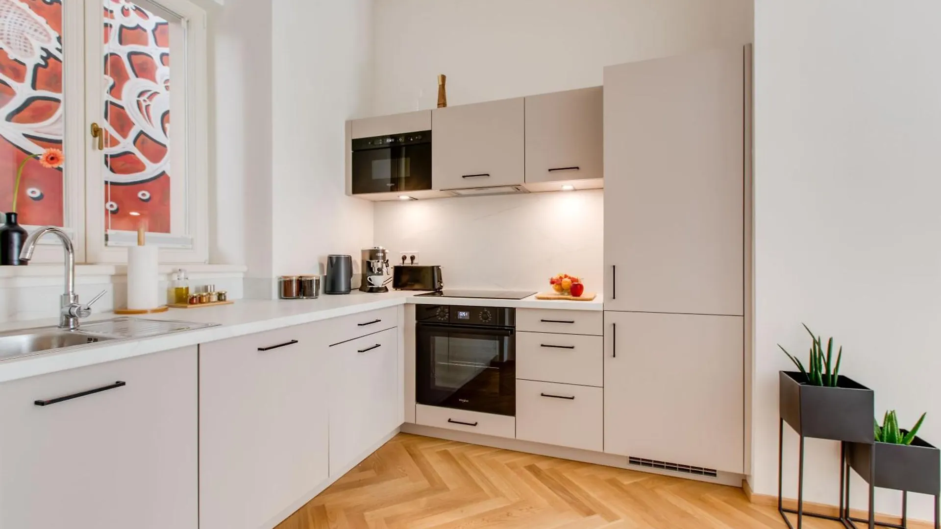 Visit Oomph Apartments Praga