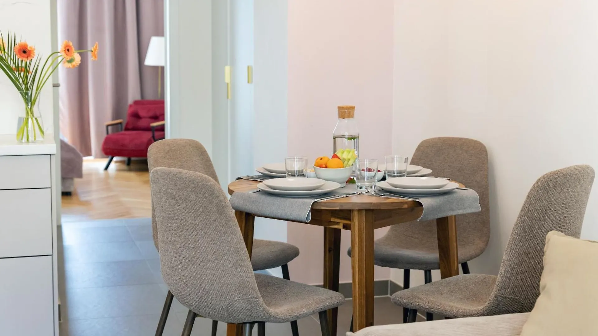 Visit Oomph Apartments Praga